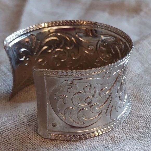 Silvertone Metal Floral Wide Concave Cuff Bracelet 7.5" - Picture 2 of 4